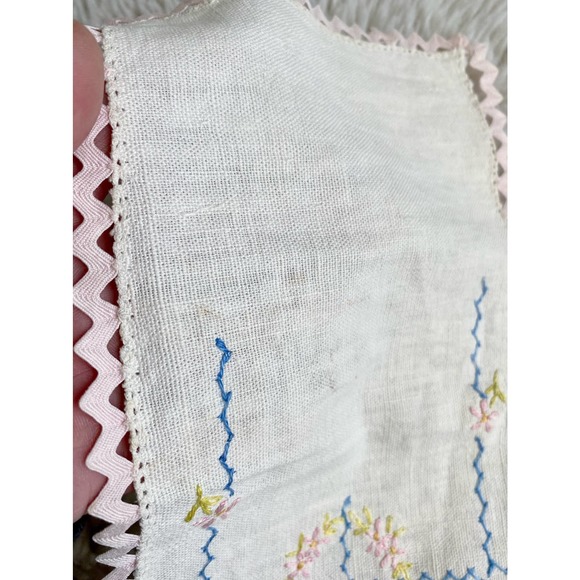 Vintage 1950s embroidered table runner - Picture 5 of 5